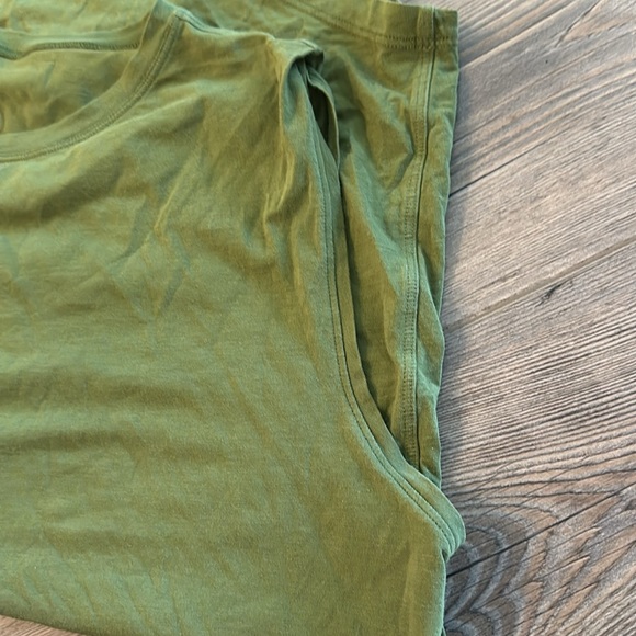 Olive green lululemon size 8 muscle tank. Super comfy. Good condition - Picture 5 of 10